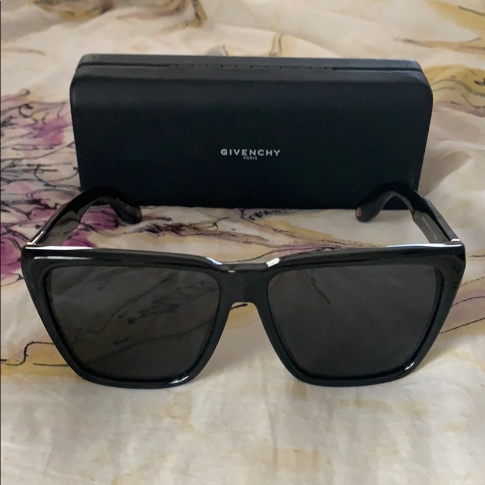 GIVENCHY sunglasses GV 7002 D28 E5 Black Square